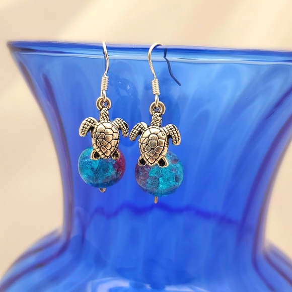 Turtle dangle earrings - Picture 1 of 2